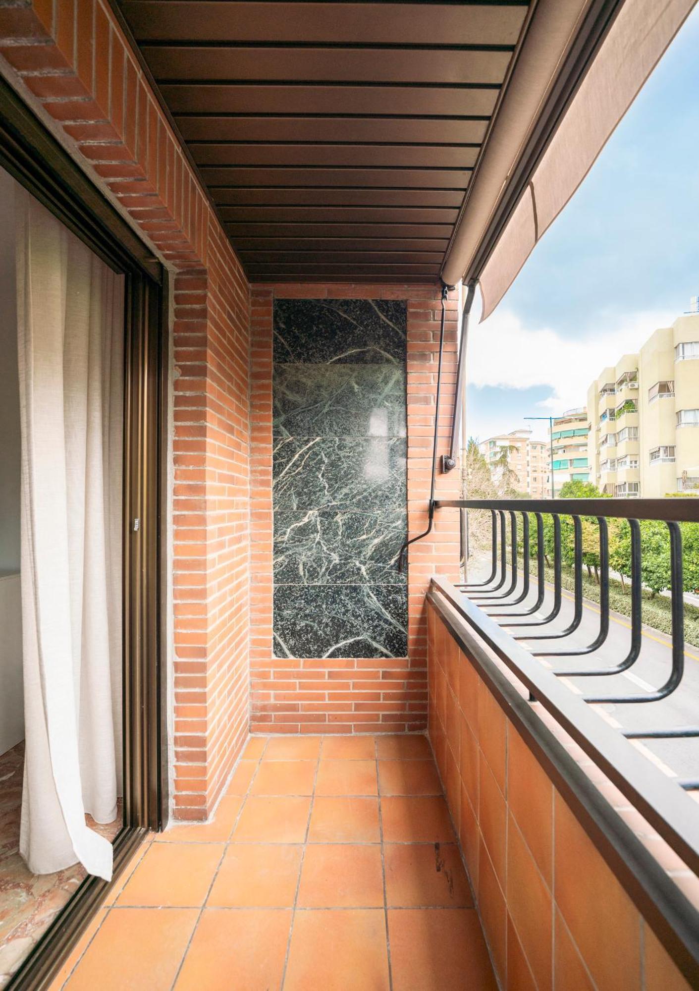 Ronda 193 Junto A Hospitales Y Cerca Centro Con Parking Gratis